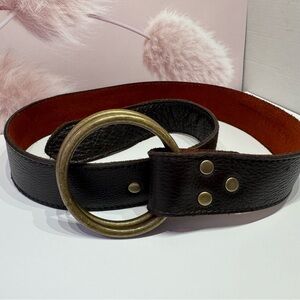 Kim White Womens Leather Hip Belt Size S
Pebbled Leather double Ring Black